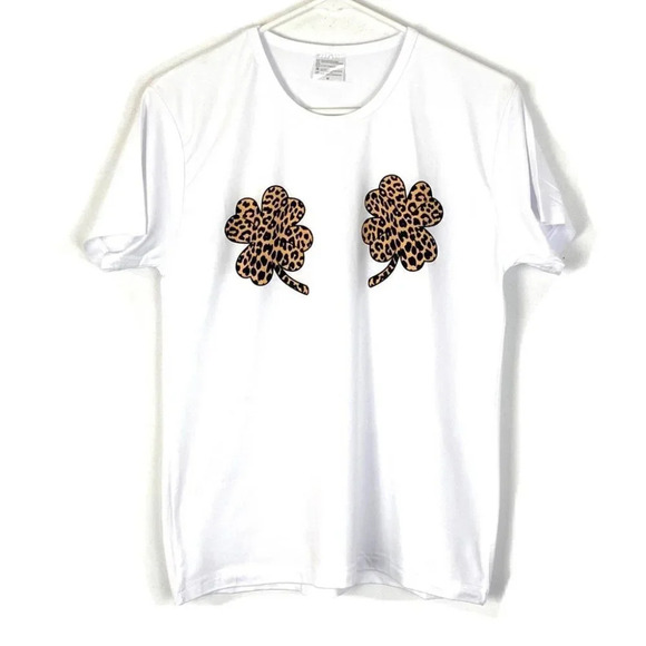 Leopard Lucky Clover Tee Shirt Womens Size Medium Animal Print Chest Graphic Top - Picture 1 of 7